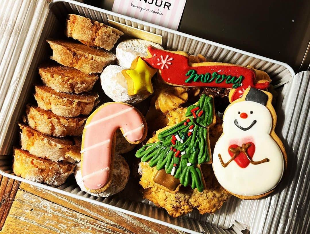 野島健児さんのインスタグラム写真 - (野島健児Instagram)「金沢ぶらぶら散歩して クッキーを買ってきた リュックで運んだから少し割れちゃったけど 可愛いし美味しいし 買ってきてよかったー  他のクッキーもいろいろ買いたかったわぁ  #jinjurcookie」11月22日 22時23分 - nojima_kenji