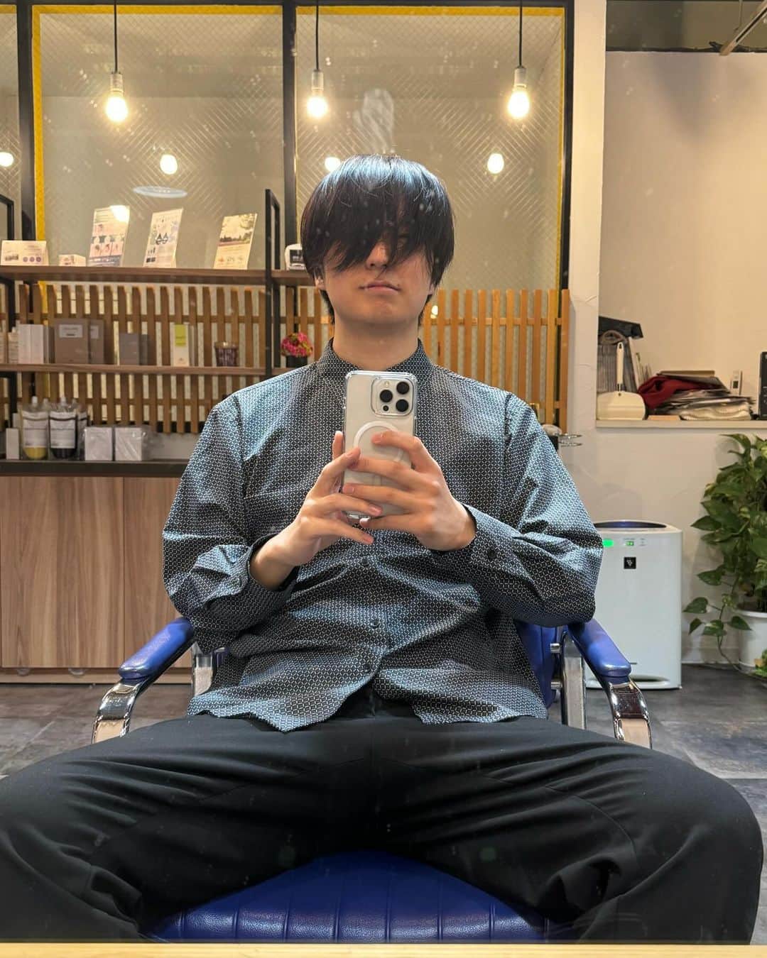 一平（Gパンパンダ）さんのインスタグラム写真 - (一平（Gパンパンダ）Instagram)「久しぶりの髪切っぺー  今週末は素敵な収録があるということで、 バッチリ目指して、髪庵ゆかしさんへ！ ここ数年カットしてもらっているたくみにいさん。 @takumi_kanbayashi 桜新町には、髪を切りにうかがってます。  マジで信じられないくらい髪が伸びていた。マジかよ。 今回も、いい感じに似合った感じで！と言って、 いい感じに似合った感じにしてもらえた☺️  収録がんばるぞー！  #Gパンパンダ #髪庵ゆかし #桜新町 #美容院」11月22日 22時23分 - gpanpanda_ippei