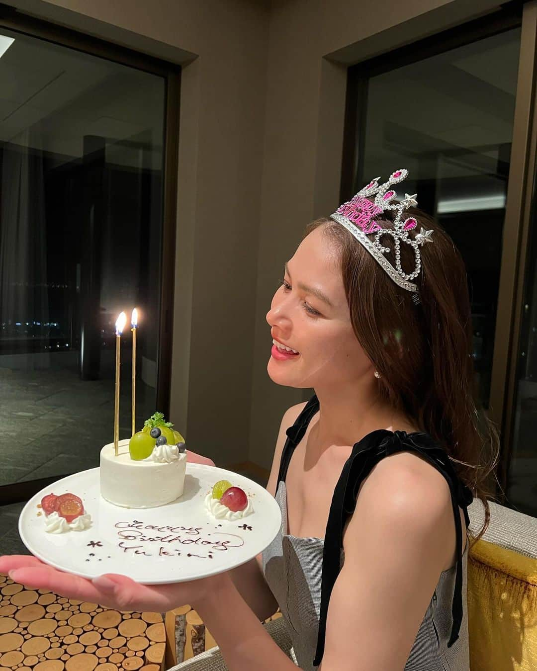 松井由貴美さんのインスタグラム写真 - (松井由貴美Instagram)「*  お誕生日おめでとう私👸💖笑 .  今年も無事に歳を重ねられた。 両親と、私と関わってくれている すべての人に感謝の日☺️🌈 .  朝からたくさんメッセージありがとう💐✨  昔から周りの人に甘えて ばかりだけど 少しづつ成長できるように 新しい歳も頑張ります🐰🤍 .  #mybirthday #ありがとうの日 #1122 #👸」11月22日 22時30分 - yukimi_1122