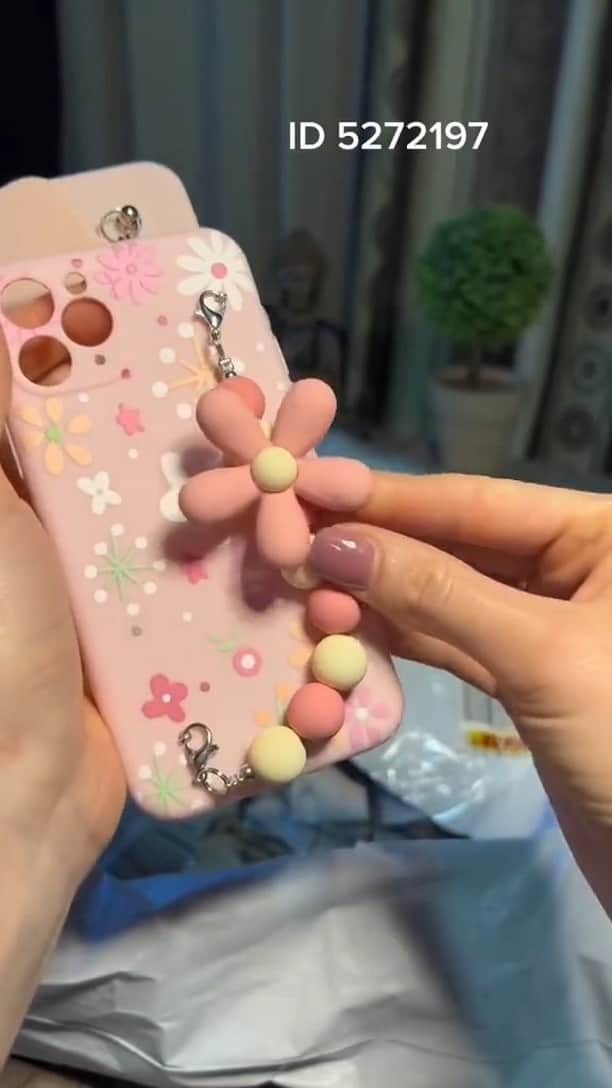 SHEINのインスタグラム：「Get all of your haul-iday looks lined up with this MEGA JEWELRY UNBOXING 📦💍💛✨  🔎8645837 10177871 5986577 10066177 10066174  9984533 10100573 10120485 10120485 9726955 8657387  #SHEIN #SHEINforAll #SHEINstyle #fashion #chic #saveinstyle  credit:anasofiacamacho93（TIKTOK）」