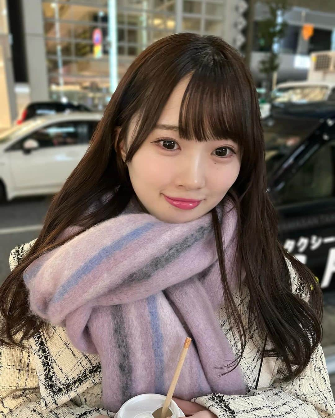 山根涼羽さんのインスタグラム写真 - (山根涼羽Instagram)「マフラーの季節 🧣💞  ひとつ相談があって … コートとマフラーの柄と柄はあり？  #niceclaup #ootd #冬コーデ #マフラーコーデ」11月22日 22時31分 - suzuha48yamane16