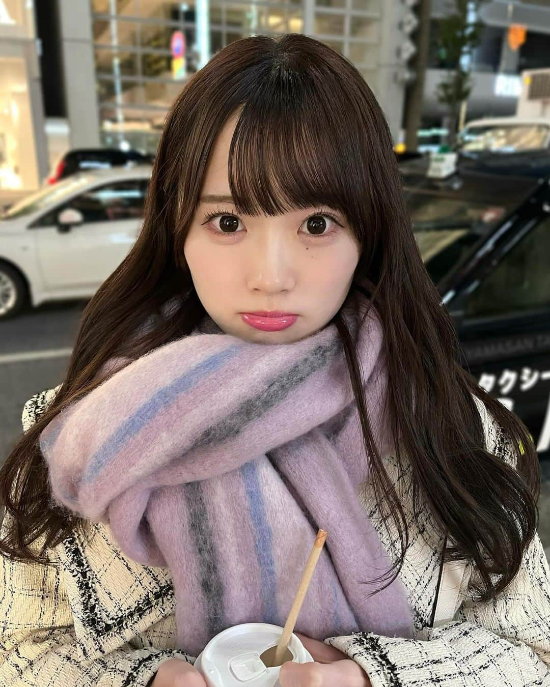 山根涼羽さんのインスタグラム写真 - (山根涼羽Instagram)「マフラーの季節 🧣💞  ひとつ相談があって … コートとマフラーの柄と柄はあり？  #niceclaup #ootd #冬コーデ #マフラーコーデ」11月22日 22時31分 - suzuha48yamane16