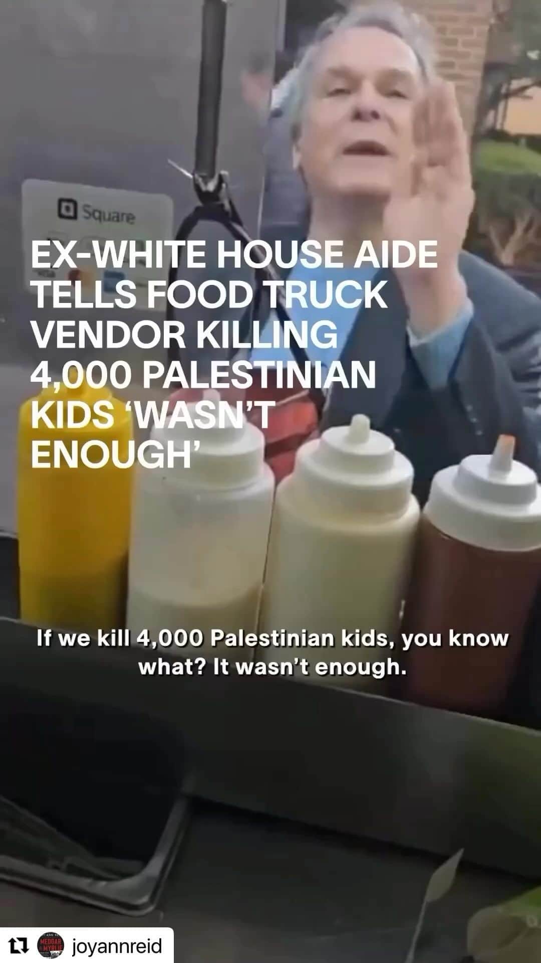 クラウディア・ジョーダンのインスタグラム：「Update: this man has been fired!!! Look at the evil smirk on his face as he harasses a food truck vendor just trying to make an honest living. Who makes a comment like “4000 murdered children wasn’t enough”? And to make things worse - this scumbag was once a White House aide dealing with the US relations between Israel and Palestine for Obama probably giving all kinds of skewed “advice” !! This man showed up Harrassing the vendor who has the patience of a saint for TWO WEEKs and the police were called who did NOTHING!!!! I don’t know how humans become so cruel and arrogant like this but it’s got to stop. And you don’t get to play the victim while behaving like this jack azz! His name is Stuart Seldowitz and we should all give him the fame he so desperately seeks and shame him!」
