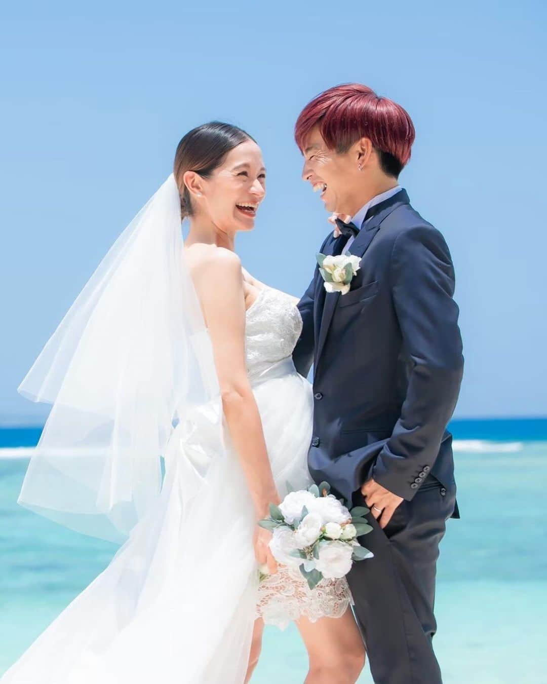 大森美知さんのインスタグラム写真 - (大森美知Instagram)「いい夫婦の日 移住に結婚に出産。 人生なにが起きるか分からない1年でした。 友達みたいで仕事のパートナーでもあって 新しい家族が増えてこれからも支え合って 笑顔が絶えない日々を過ごせますように ひっちゃん、いつもありがとうねー！  #いい夫婦の日#良い夫婦の日#釣り夫婦 #ウェディングフォト#マタニティフォト #ウェーディング#沖縄#マタニティライフ#男の子ママ」11月22日 22時32分 - michi_oomori_official