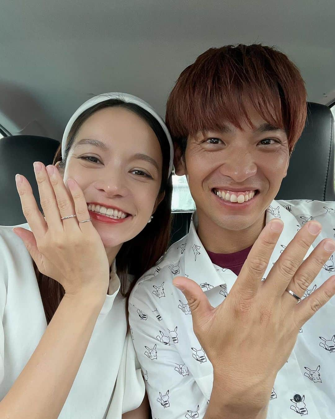 大森美知さんのインスタグラム写真 - (大森美知Instagram)「いい夫婦の日 移住に結婚に出産。 人生なにが起きるか分からない1年でした。 友達みたいで仕事のパートナーでもあって 新しい家族が増えてこれからも支え合って 笑顔が絶えない日々を過ごせますように ひっちゃん、いつもありがとうねー！  #いい夫婦の日#良い夫婦の日#釣り夫婦 #ウェディングフォト#マタニティフォト #ウェーディング#沖縄#マタニティライフ#男の子ママ」11月22日 22時32分 - michi_oomori_official