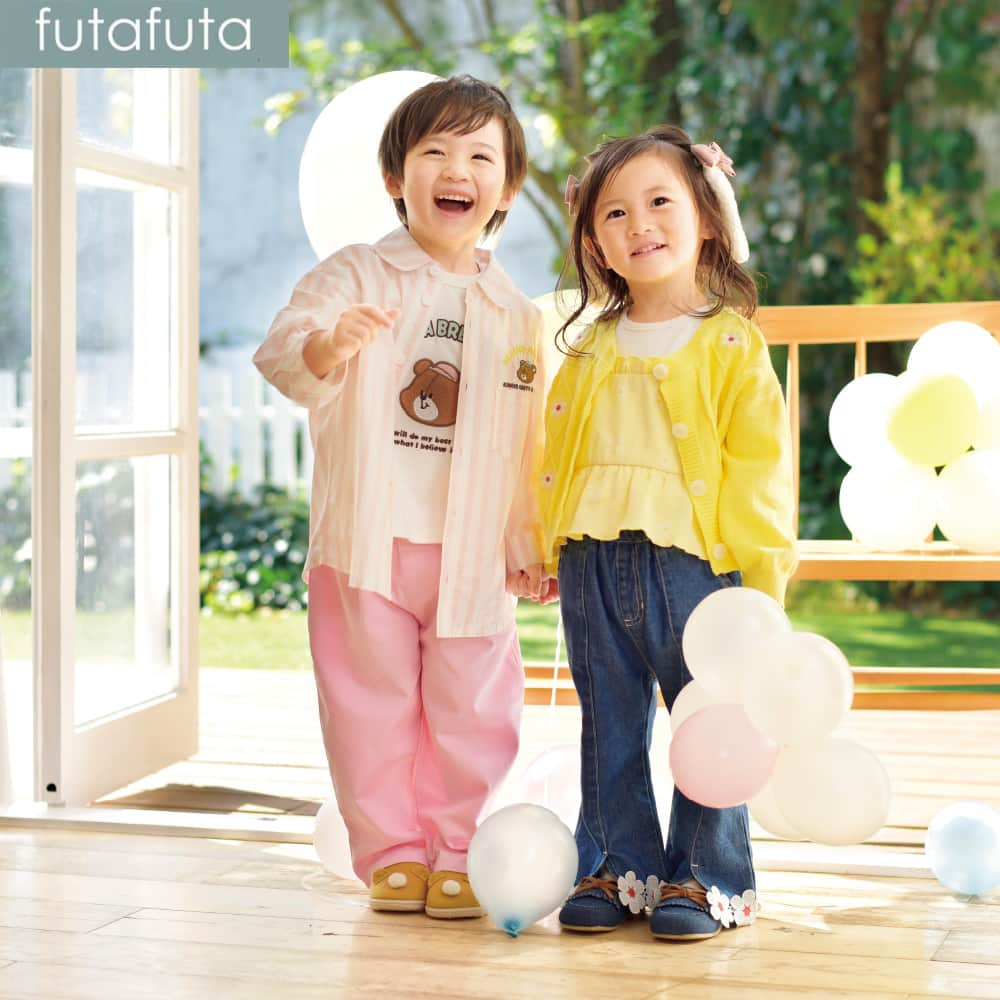 バースデイのインスタグラム：「🌷futafutaの春服できました🌷  futafuta（@futafuta_official）から、 春らしいパステルカラーの 新作が登場しました😊  刺しゅうや襟・裾部分など、細かい部分まで 「かわいい」が詰まったデザインが魅力✨  トレーナー・Tシャツ・ロングパンツは 種類がとっても豊富で 保育園や幼稚園のお着替え用にも便利だよ😉  暖かい日はこちらのお洋服を着て お出かけやお散歩を楽しみませんか？  ♡気になるアイテムがあったら、保存🔖してお店へGO💨✨  ----------------------------- 【画像1枚目】 モデル左 身長：88cm/着用サイズ：90cm モデル右 身長：86cm/着用サイズ：90cm  【画像2枚目】 品名：ベビー ニットカーディガン・ジャケット各種 価格：本体2,290円（税込2,519円） 品番：113-0245（上）、115-1726（下）、他 サイズ：80・90cm  【画像3・4枚目】 品名：ベビー プルオーバー各種 価格：本体1,490円（税込1,639円） 品番：＜3枚目＞111-2814（上）、111-2773（下）、他 ＜4枚目＞111-2984（上）、114-0317（左下）、111-3077（右下）、他 サイズ：80・90cm  【画像5枚目】 品名：ベビー ロングパンツ各種 価格：本体1,490円（税込1,639円） 品番：106-0267（左）、106-0367（中央）、116-0345（右）、他 サイズ：80・90cm  【画像6枚目】 品名：ベビー Tシャツ各種 価格：本体990円（税込1,089円） 品番：111-2363（上）、111-2426（左下）、111-2532（右下）、他 サイズ：80・90cm  【画像7枚目】 品名：ベビー ロングパンツ各種 価格：本体1,190円（税込1,309円） 品番：117-2083（左上）、117-2250（上中央）、117-2013（右上）、117-2128（左下）、117-2153（右下）、他 サイズ：80・90cm  【画像8枚目】 品名：ベビー シャツ 価格：本体1,490円（税込1,639円） 品番：104-0010（中桃）、他 サイズ：80・90・95cm  【画像9枚目】 品名：ベビー トレーナー各種 価格：本体1,190円（税込1,309円） 品番：102-2395（左上）、102-2404（右上）、102-2407（左下）、102-2413（右下）、他 サイズ：80・90cm  【画像10枚目】 品名：ベビー Tシャツ各種 価格：本体990円（税込1,089円） 品番：101-0619（左上）、101-0697（右上）、101-0753（下）、他 サイズ：80・90cm -----------------------------  ✔他の投稿はプロフィールからCHECK @grbirthday  店舗により在庫が異なりますので、 お近くの店舗にお問い合わせください。  売り切れの際はご容赦ください。  #毎日がバースデイ #バースデイ #バースデイ購入品 #子供服 #ママの味方のバースデイ #ベビーカーディガン #ベビージャケット #長袖シャツ #長袖tシャツ #パンツコーデ #パンツスタイル #トレーナー #トレーナーコーデ #保育園コーデ #保育園着 #幼稚園コーデ #幼稚園着 #futafuta #フタフタ #futafutaコーデ #フタフタコーデ #フタフタ購入品 #futafuta購入品 #春コーデ #春が好き #春ファッション #春服コーデ #春先取り #春物新作 #grbirthday」