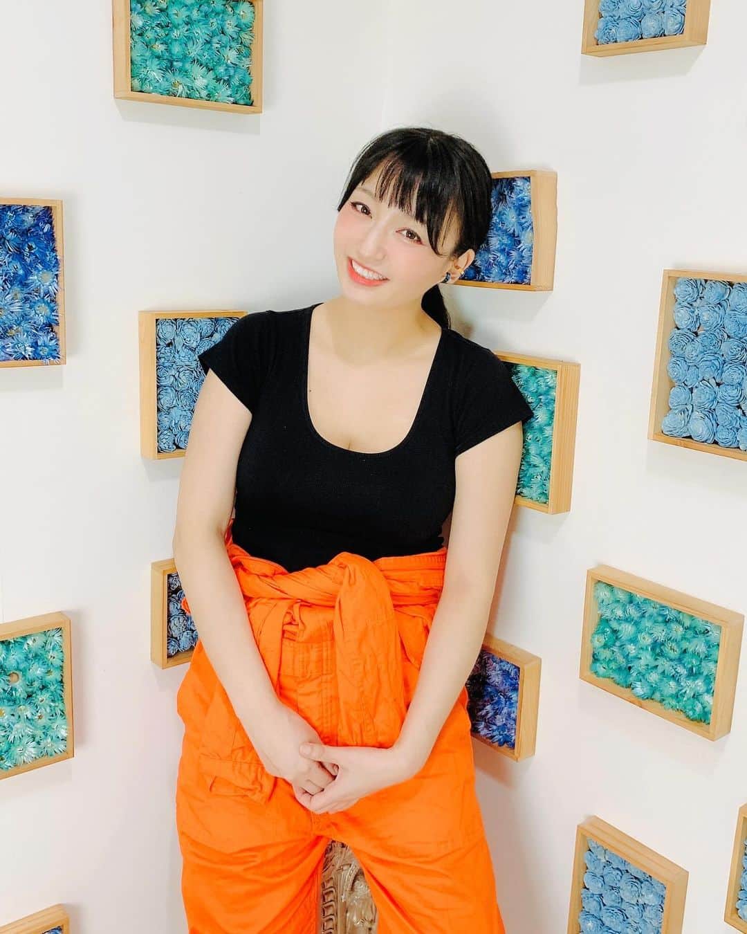 榎あづさのインスタグラム：「おはようございマッシュルーム🍄 時々、黒髪を。」