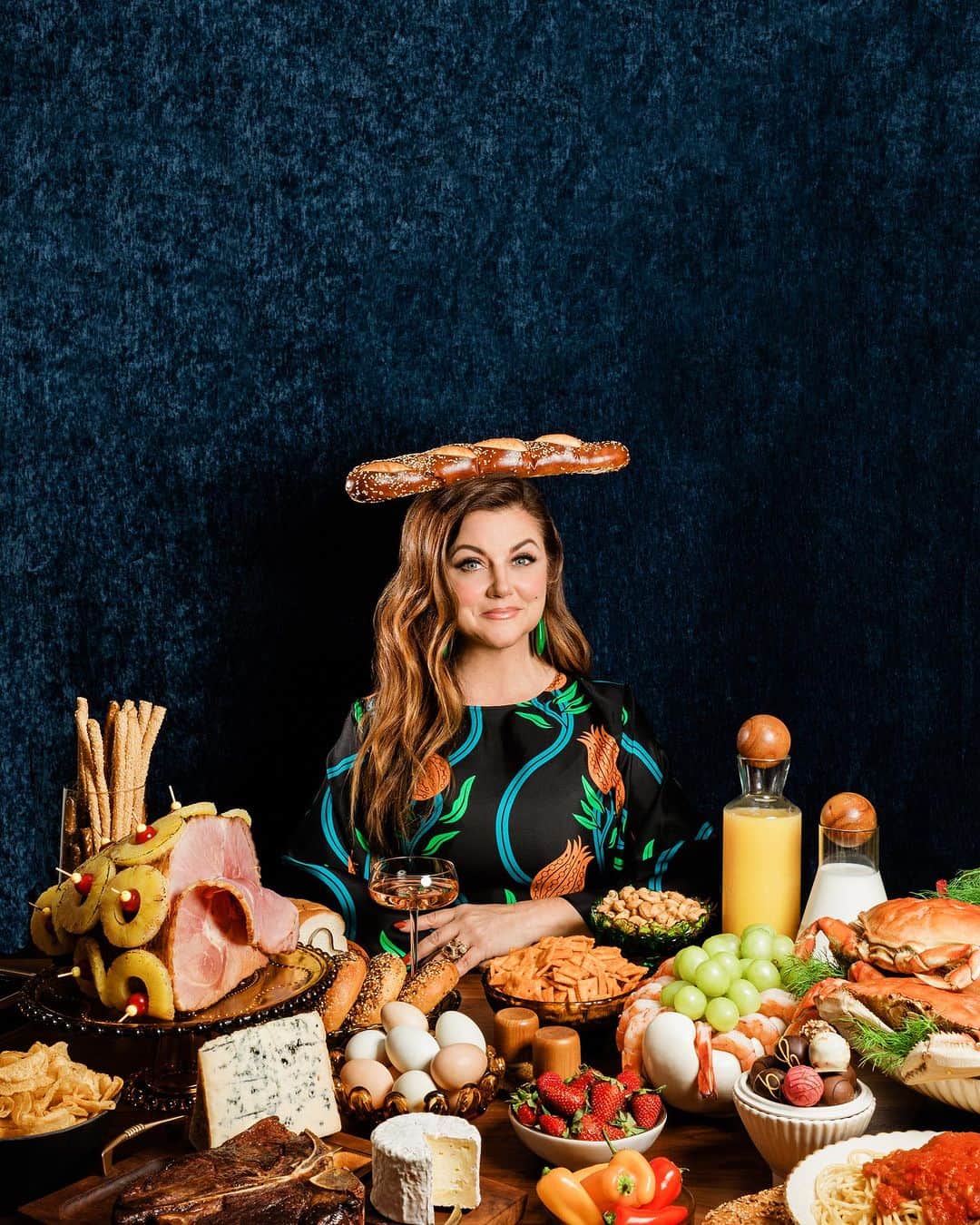 ティファニー・ティーセンのインスタグラム：「Happy (almost) Thanksgiving! What #HereWeGoAgain recipes are on your menu this year?」