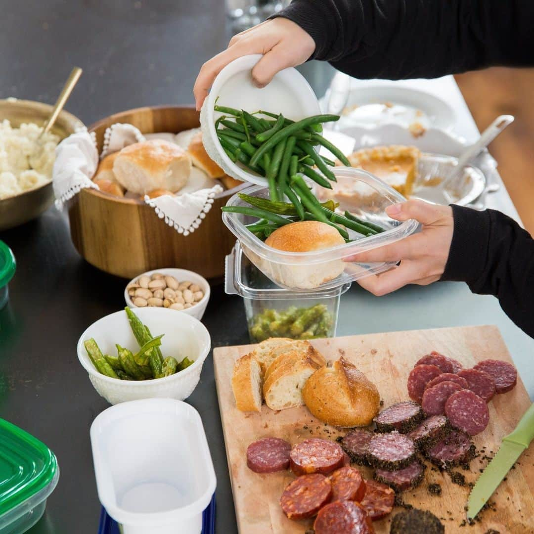 HGTVのインスタグラム：「How to Make Holiday Dinner Cleanup a Breeze 👇👇👇⁠ ⁠ Spend more time with family and friends and less time cleaning with these tried and true cleanup tips: ⁠ ⁠ 1. Prep a leftover station so no food goes to waste⁠ 2. Empty your dishwasher in advance⁠ 3. Clear the dishes with a bussing tub⁠ 4. Use foil + parchment on all your pans⁠ 5. Don't forget to use a tablecloth ⁠ ⁠ Head to the 👉 link in bio to see what else made the list. #HGTVLiving」