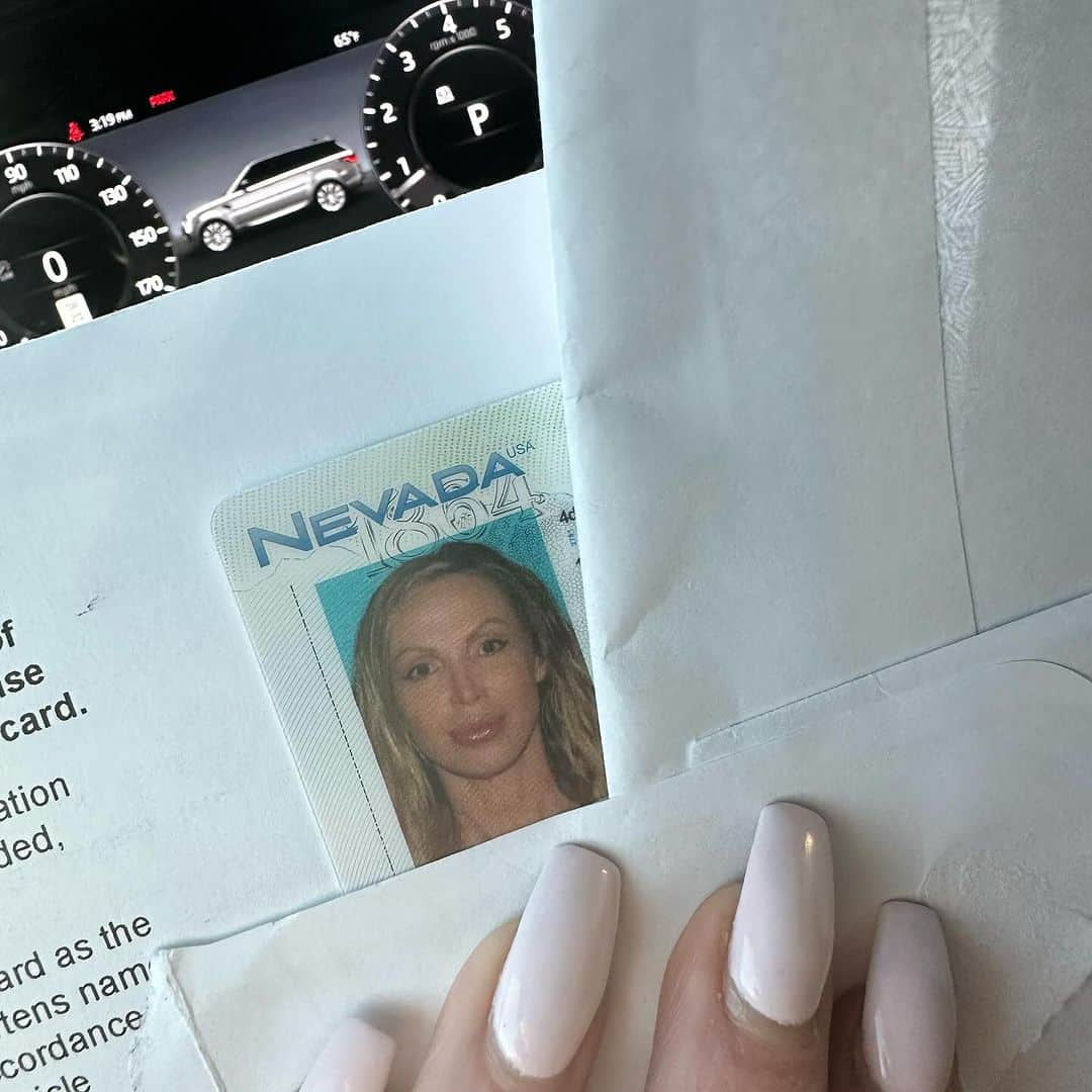 ニッキー・ベンツさんのインスタグラム写真 - (ニッキー・ベンツInstagram)「I’m official now. NEVADA!」11月23日 8時20分 - nikkibenz