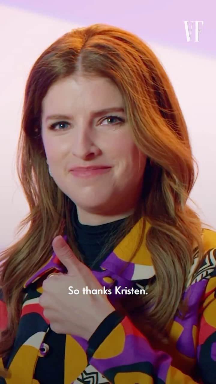Vanity Fairのインスタグラム：「Find yourself a Kristen Stewart. Watch @AnnaKendrick47 review scenes from some of her biggest films—including #Twilight, ‘Pitch Perfect,’ and ‘Alice, Darling’—at the link in bio.」