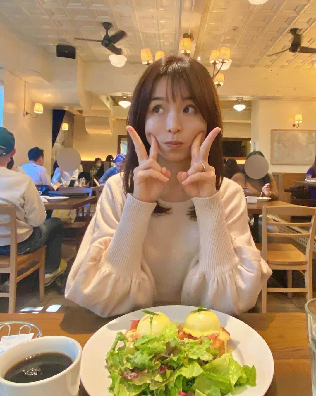 藤田りえさんのインスタグラム写真 - (藤田りえInstagram)「40代最後の一年スタート！ ⁡ この一年も無事に命をいただき 49歳になりました。 ⁡ 田中みな実ちゃん、 永島優美アナ、 堤礼実アナと同じ誕生日やねん。 可愛い子ばっかりｳﾊｳﾊ これ一生言うからごめんやで ⁡ ⁡ この一年はいろんなことが 変わっていきそう♡なんとなく ⁡ マイペースやけど インスタは更新するので 見に来てね。 みんなほんまにいつもありがとう！ ⁡ ⁡ #お誕生日は感謝する日 #関わってくれてありがとう #命をつないでくれてありがとう #産んで育ててくれてありがとう #誕生日 #リエタン生誕祭 #田中みな実 #永島優美 #堤礼実   ⁡ ⁡」11月23日 8時29分 - rie_fujita.ana