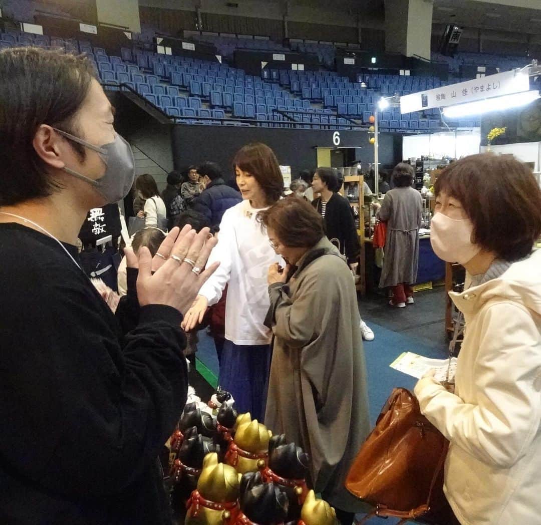 矢野きよ実さんのインスタグラム写真 - (矢野きよ実Instagram)「やきものワールド5日目 たまらなく嬉しい出逢いがいっぱいで 泣いたーー！ ワッシーに逢えたーー✨  みなさんありがとうございます。 #yanokiyomi #矢野きよ実 #矢野きよ実の書 @yakimonoworld」11月23日 8時33分 - yanokiyomi