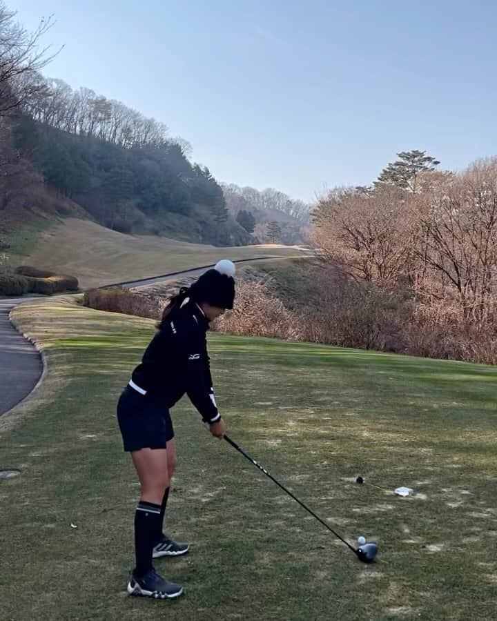 イ・ジョンウン6のインスタグラム：「올해 마지막골프 소중한 내 동기들이랑⛳️😆」