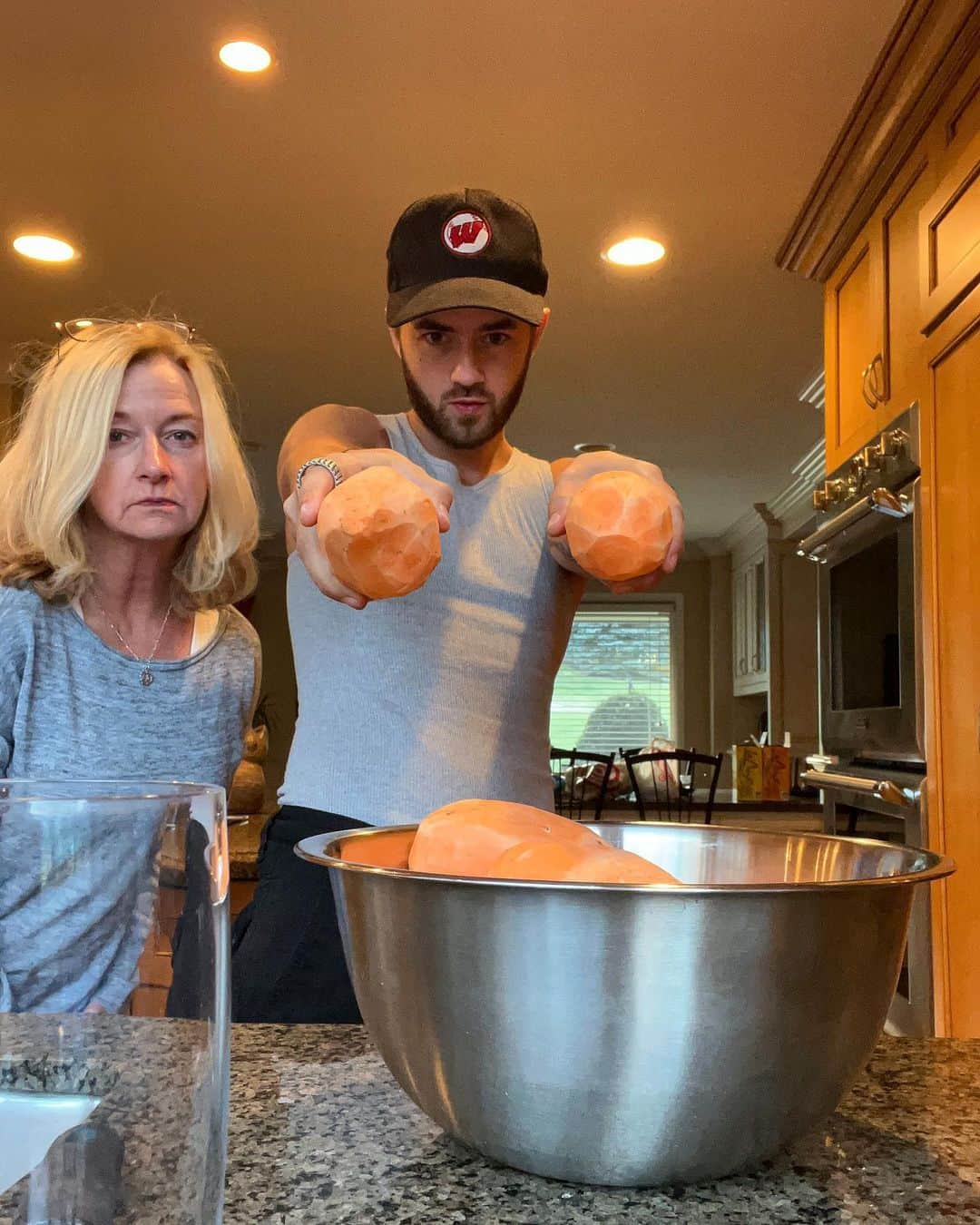 ジャック・ジョンソンさんのインスタグラム写真 - (ジャック・ジョンソンInstagram)「Thanksgiving prep! Feels so good bein home with the family ❤️ Also I like to imagine ‘sweet’ potatoes are just way cooler than regular potatoes and that’s why they are named that. Like they can do kickflips, shred electric guitar, can get away with wearing tight leather in the potato realm… idk, things of that nature. anyways I love u guys n hope you all have a great Thanksgiving tomorrow!」11月23日 8時44分 - jvck.j