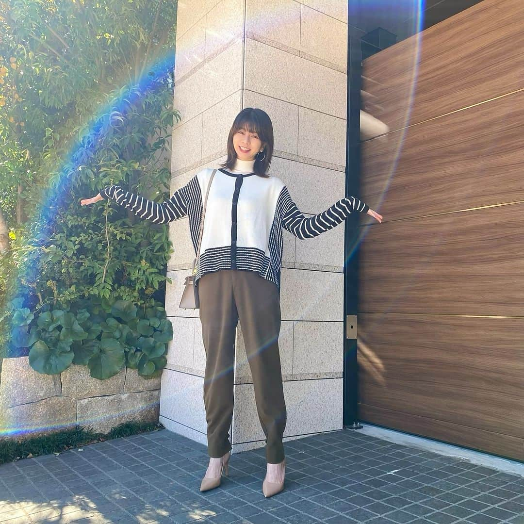 えれなのインスタグラム：「またオーラだせた！笑🌈✨  PORFORTの洋服を着ると出せるのかな？🤣  いよいよ1週間後❣️ QVC @porfort_official  の生放送は 11/30 15:00〜です🍀  #porfort #ポルフォルト #幸せを運ぶリアルクローズ #mixボーダーカーディガン #2wayウールライクパンツ #qvc #えれな」