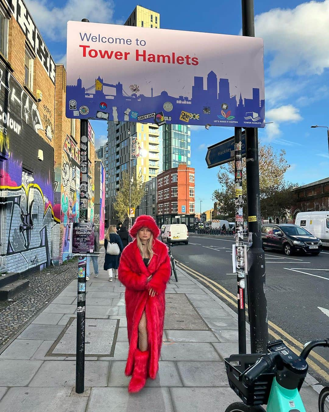 ロッティ・モスさんのインスタグラム写真 - (ロッティ・モスInstagram)「Idc I paint the town red  Wearing @rashhiiid my talented queen ❤️」11月23日 9時01分 - lottiemossxo