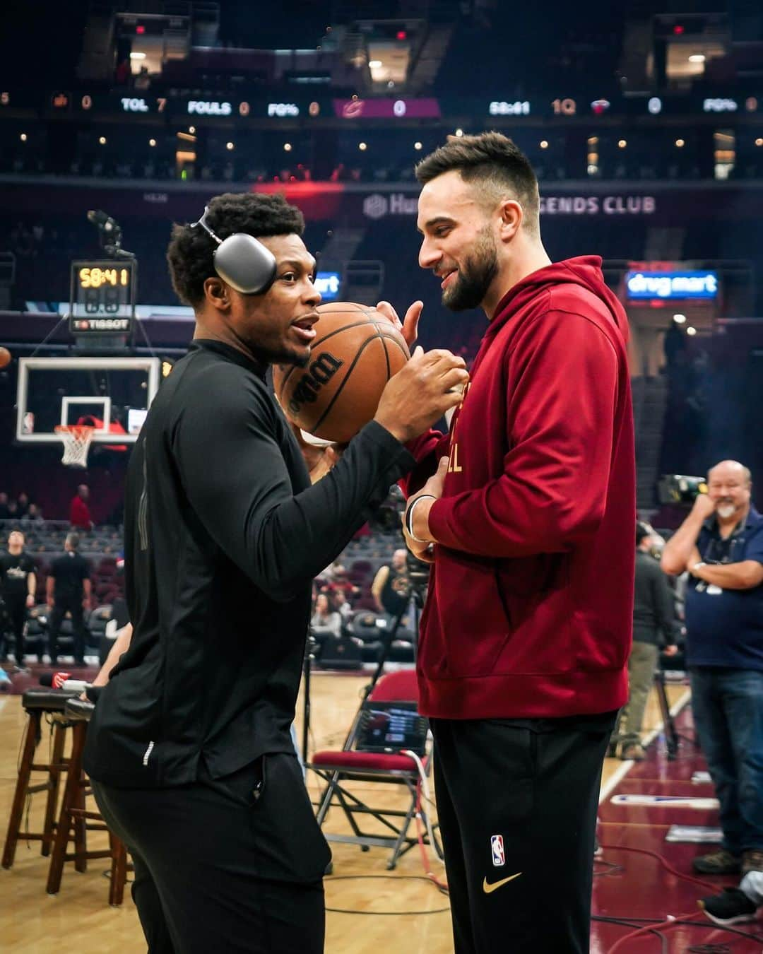 Miami HEATさんのインスタグラム写真 - (Miami HEATInstagram)「Ran into an old friend 🥹」11月23日 9時06分 - miamiheat