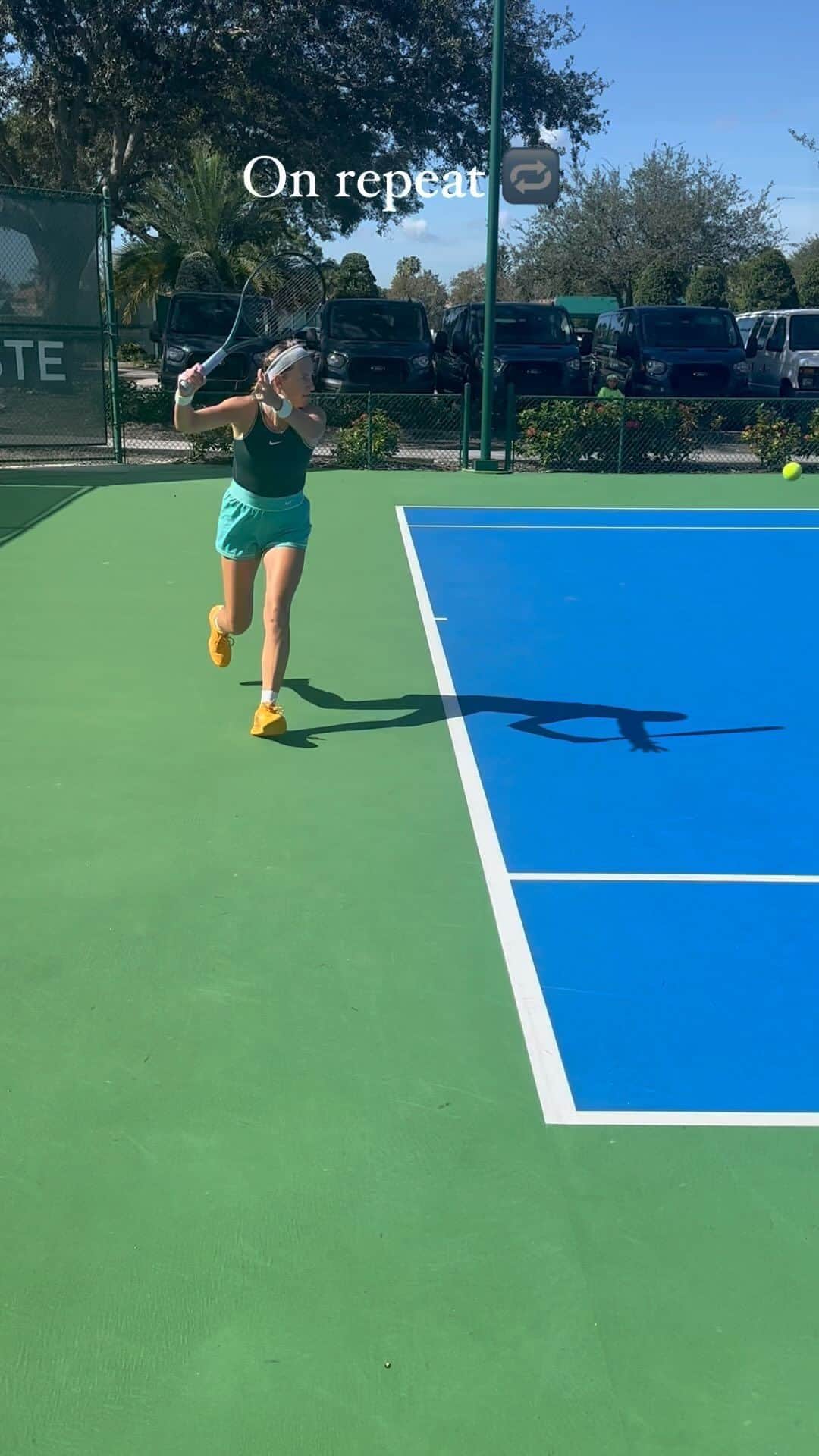 ビクトリア・アザレンカのインスタグラム：「Tennis 🎾 🔁」
