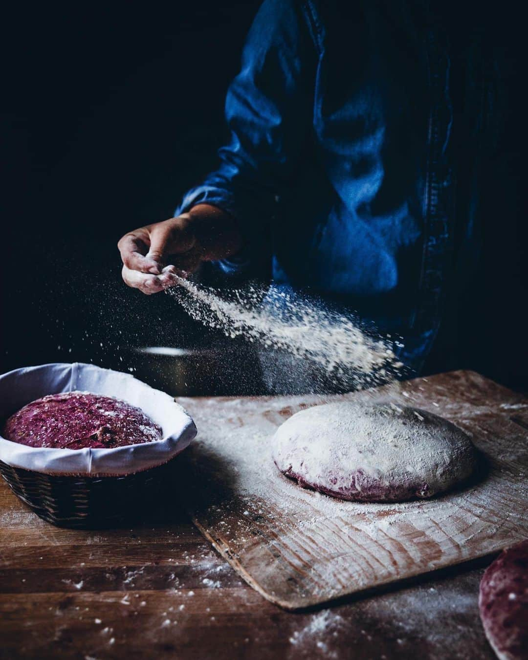 Linda Lomelinoさんのインスタグラム写真 - (Linda LomelinoInstagram)「Beetroot buns with blackberry filling, beetroot bread and dandelion marmalade 💜 Some shots I’ve never shared from @myfeldt’s ”Rullrån & tankebrus”」11月23日 0時23分 - linda_lomelino