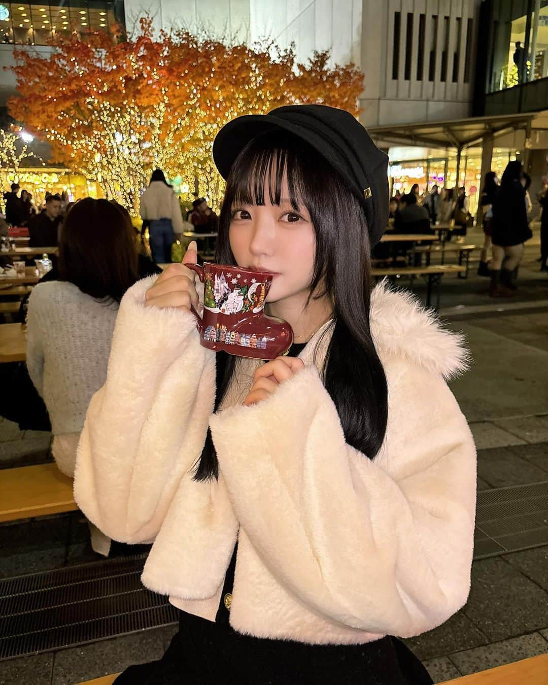 小林莉奈さんのインスタグラム写真 - (小林莉奈Instagram)「. . クリスマスマーケット行ったよ🎄♡ 冬って街も食べ物も服も空気も全部好き❄  今年の冬はたくさん色んなところ行きたいな💭  #クリスマスマーケット #ソラマチ」11月23日 0時29分 - rina_yoruami