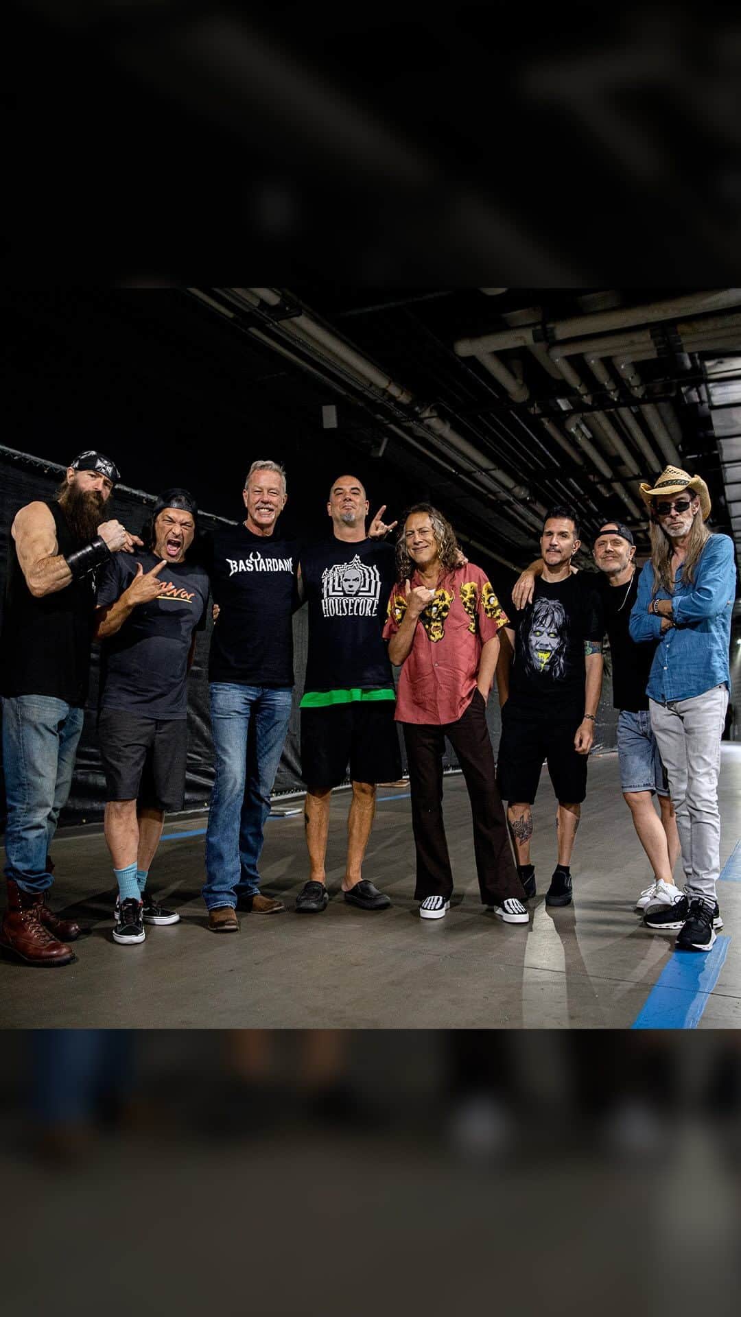 メタリカのインスタグラム：「This week on The Metallica Report…  Phil Anselmo and Rex Brown of @panteraofficial jump on the pod to chat about their experience on the #M72 World Tour.   Follow the Metallica Report at metallica.lnk.to/TheMetallicaReport. #LinkInBio  📸 @rosshalfin」