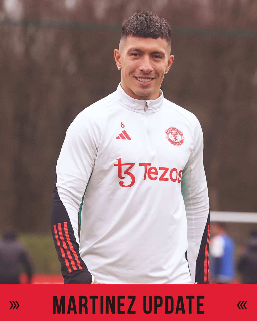 マンチェスター・ユナイテッドのインスタグラム：「Back at base 👀  Find out the latest on @LisandroMartinezzz's recovery in our Story 📲  #MUFC #ManUtd #Martinez」
