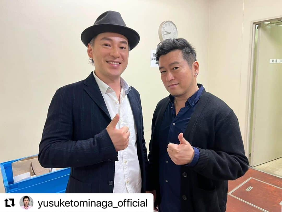 黒沢薫さんのインスタグラム写真 - (黒沢薫Instagram)「古くからの仲間　#富永裕輔　君と。 お互いに元気で何よりだ！ #Repost @yusuketominaga_official with @use.repost ・・・ 『ゴスペラーズ坂ツアー2023 “HERE & NOW”』サンパレス福岡公演に行かせていただきました！ 最高でした！楽しかった！ 終演後に黒沢薫さんと✨ 黒沢さんはホークス和田毅投手登場曲「光」のスペシャルコーラスで歌っていただいております！  #ゴスペラーズ #黒沢薫さん」11月23日 0時42分 - kaorukurosawa_lovelife