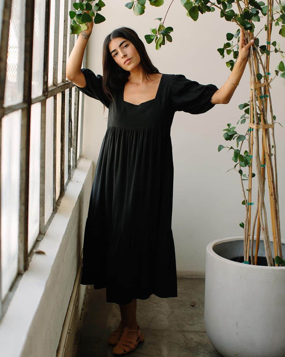 レイチェルパリーのインスタグラム：「She’s back!  Our bestselling Mae dress has been restocked!  And it’s included in our THANKFUL40 sale!」