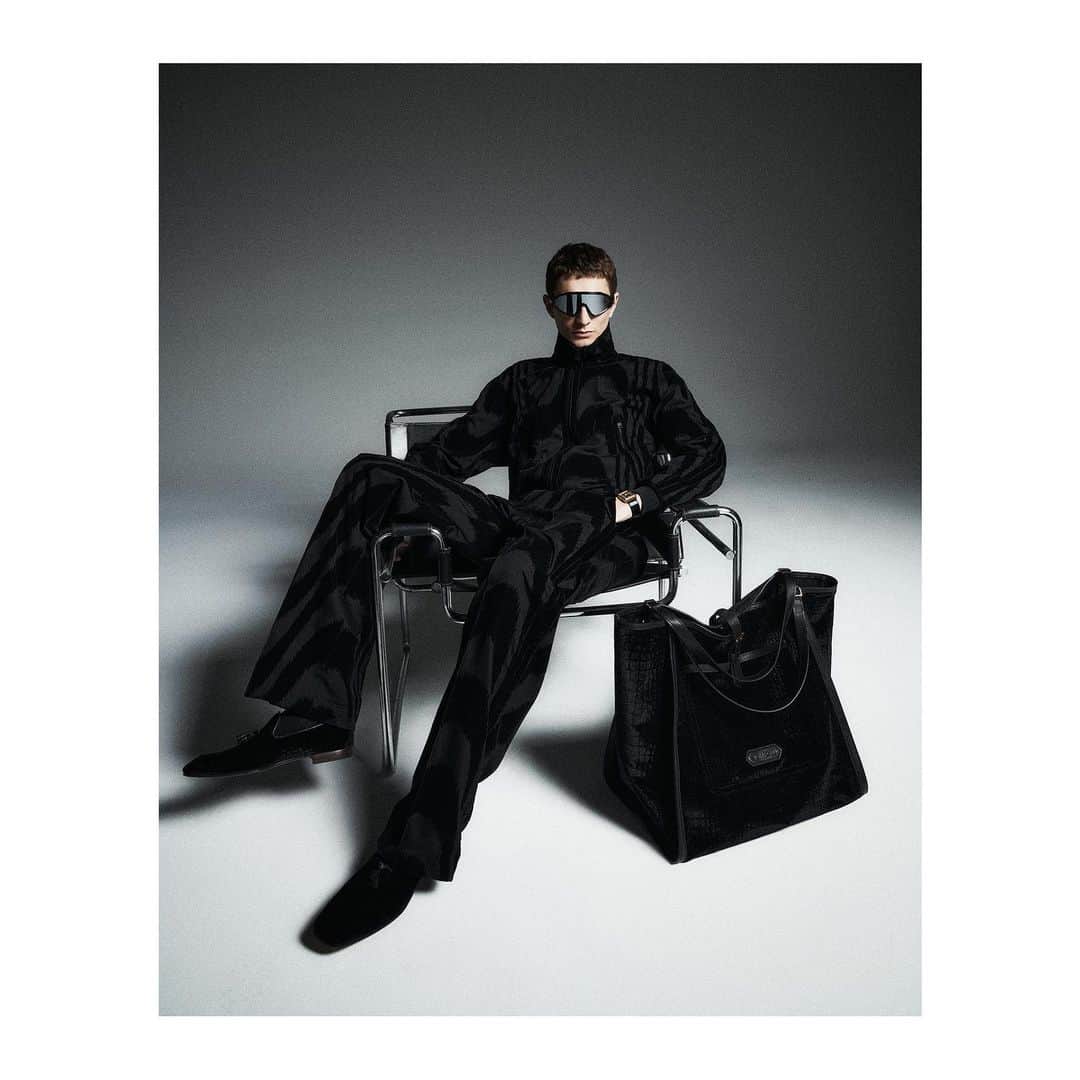 のインスタグラム：「BLACK VELVET  DISCOVER THE CURATED GIFT GUIDES ON TOMFORD.COM  #TOMFORD #TFGIFTS」