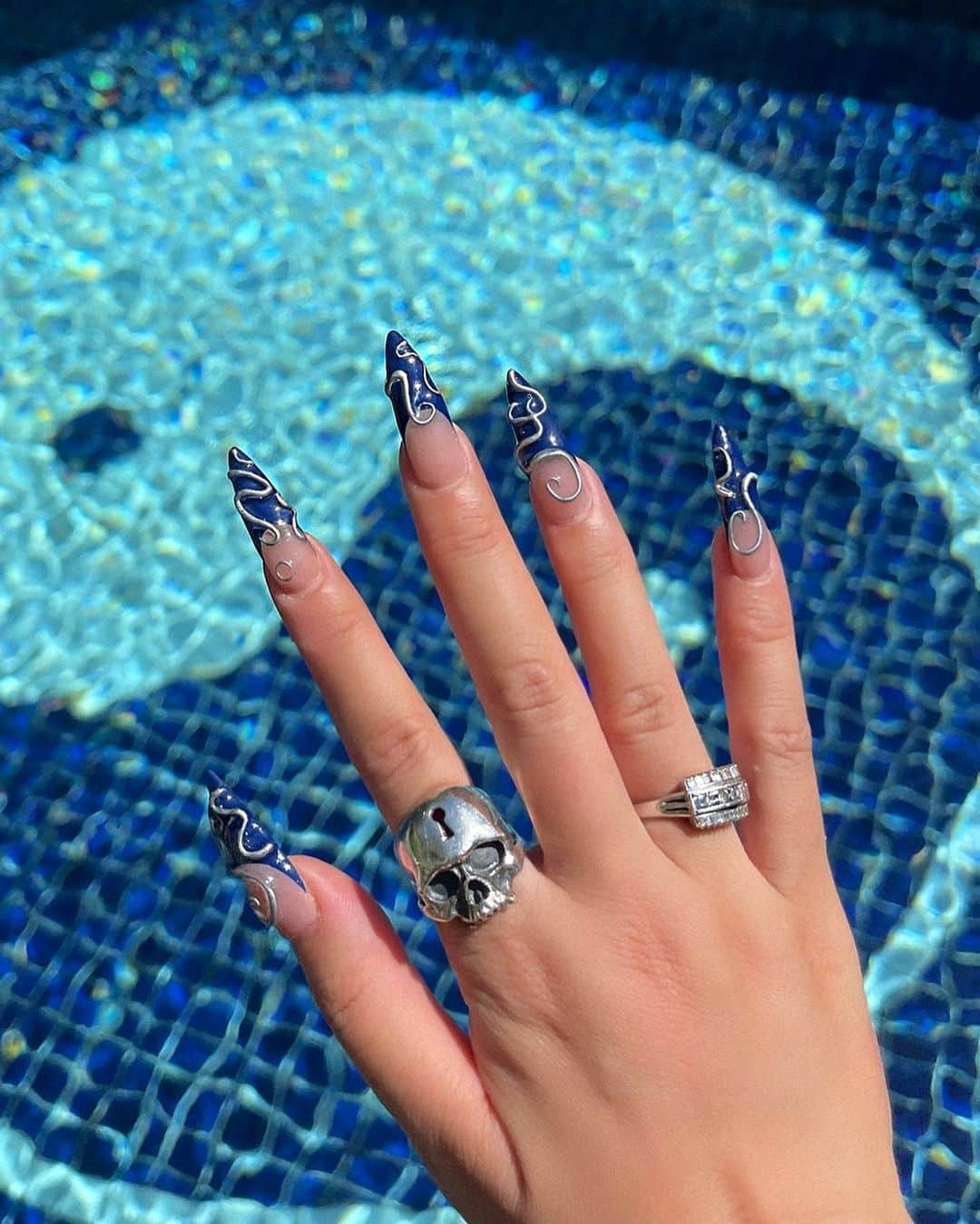 星あやのインスタグラム：「➰➿➰〰️🪼 Nails by @_spicenails_」