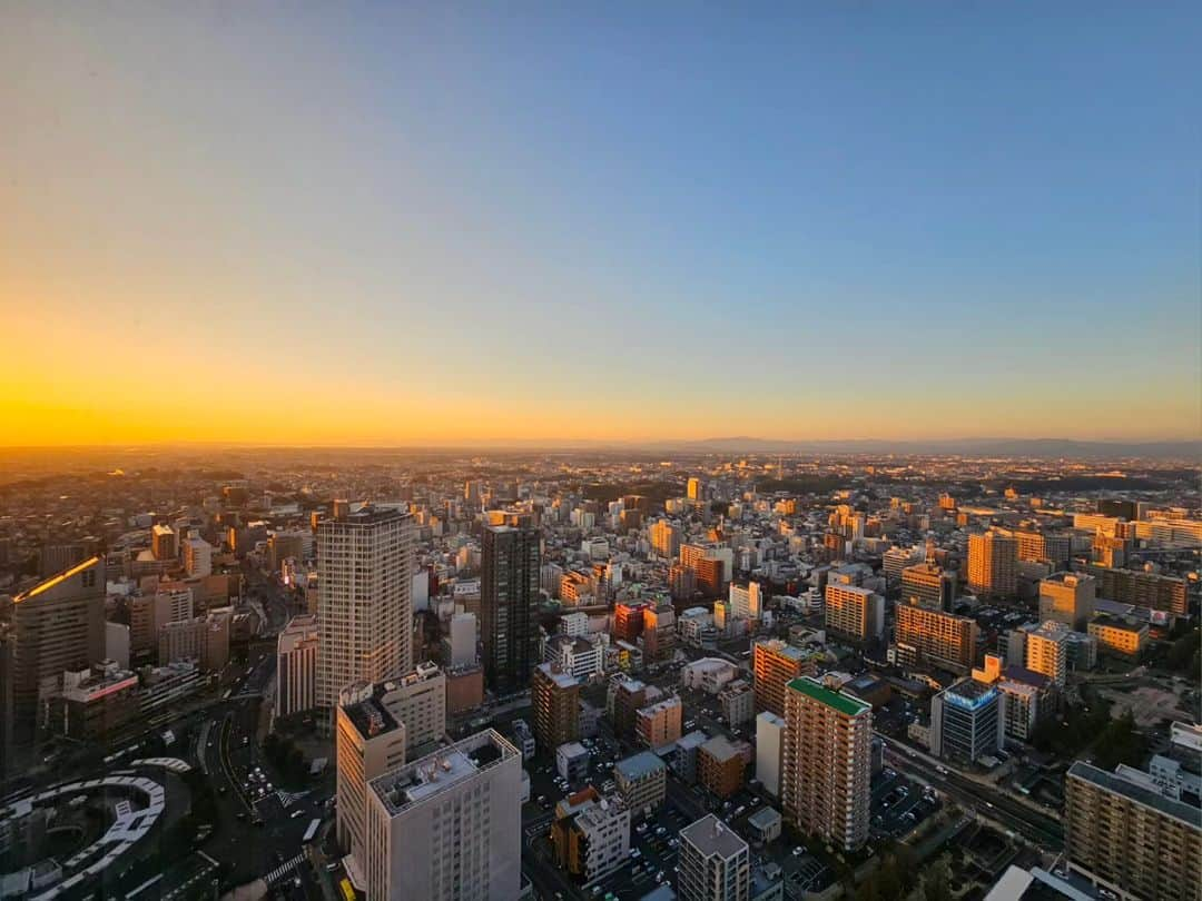 Shihoさんのインスタグラム写真 - (ShihoInstagram)「Evening And Night  #sky #sunset #evening #night #view #fromwindow #空 #singerslife」11月23日 0時52分 - fried_pride_shiho