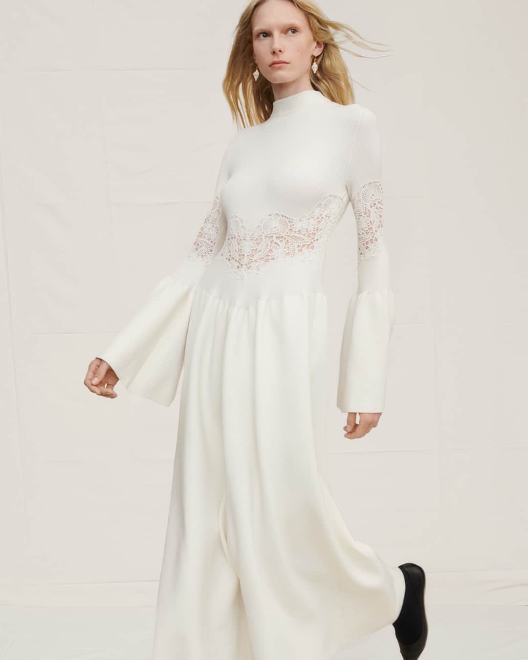 Chloéのインスタグラム：「The bell sleeve dress is crafted from lower-impact rib knit wool and is embellished with guipure lace inserts that delicately trace the upper arms and waistline.   #ChloeSpring24」