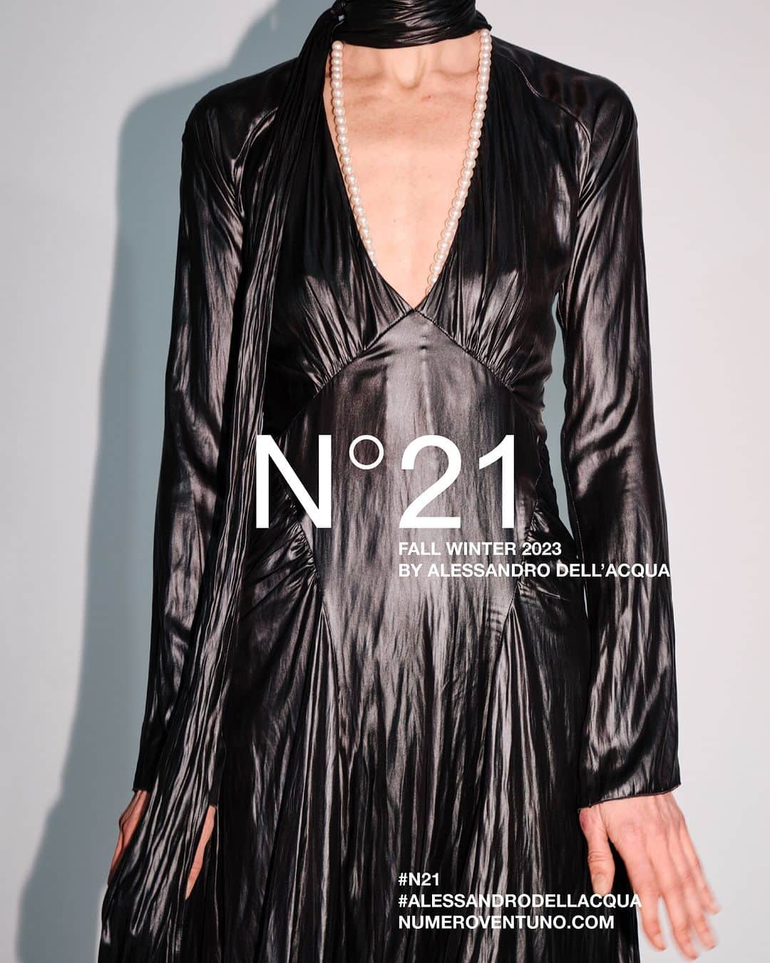 ヌメロ ヴェントゥーノのインスタグラム：「N21 FALL-WINTER 2023 BY ALESSANDRO DELL’ACQUA.  #N21FallWinter23 #N21 by #AlessandroDellAcqua」