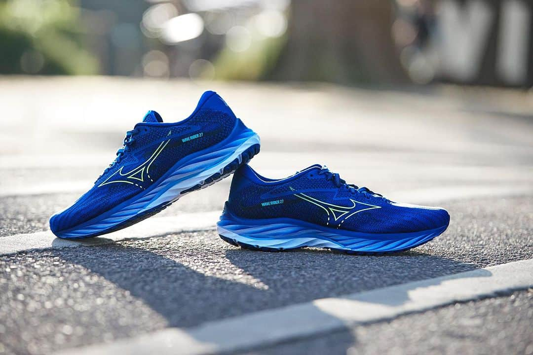 MizunoRunningさんのインスタグラム写真 - (MizunoRunningInstagram)「🎉 Dive into the revolution of running with the new colors of Wave Rider 27, available for presale soon so you can elevate your runs with superior comfort and unstoppable style! 🏃‍♀️💨   #WaveRider27 #mizunorunning」11月25日 22時00分 - mizunorunningusa