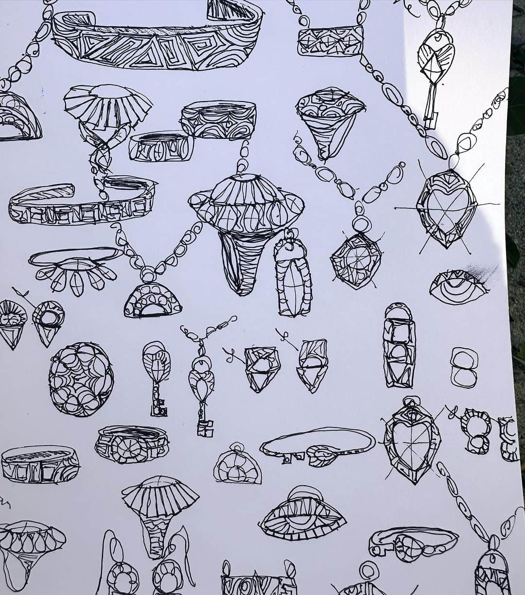 ブルックグレグソンさんのインスタグラム写真 - (ブルックグレグソンInstagram)「A page from a filled up drawing book. #jewelrysketching」11月23日 1時09分 - brookegregson