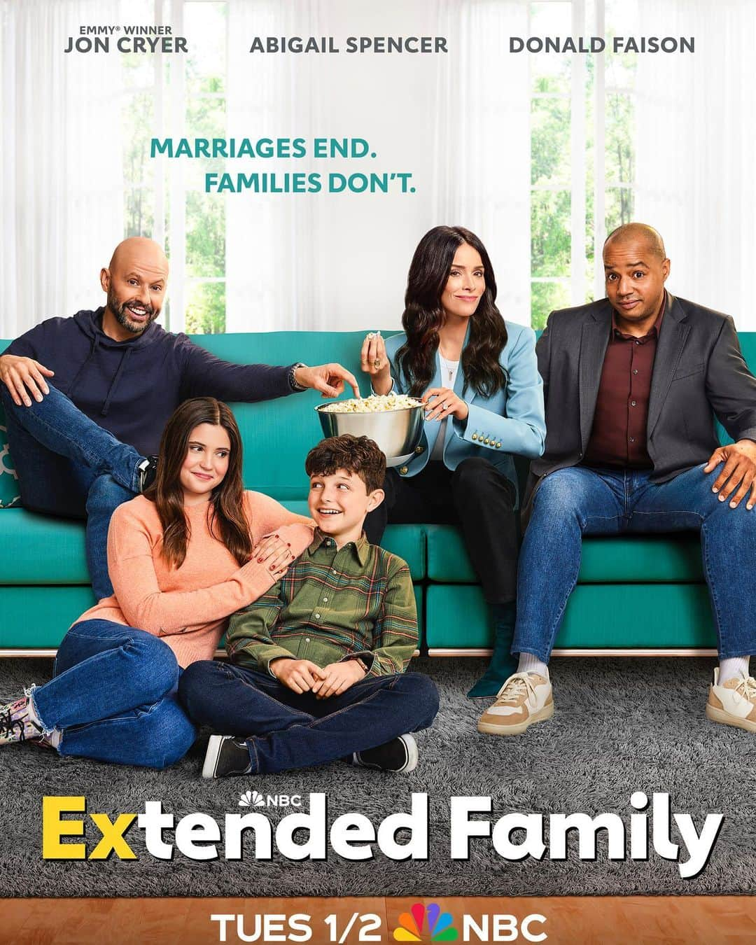 アビゲイル・スペンサーのインスタグラム：「Your favorite #EXtendedFamily is coming to Tuesday nights on @nbc starting January 2nd at 8:30/7:30 pm! With a sneak preview December 23rd at 8 pm! A dream with this team! @mrjoncryer @donald_aison created by @therealmikeomalley」