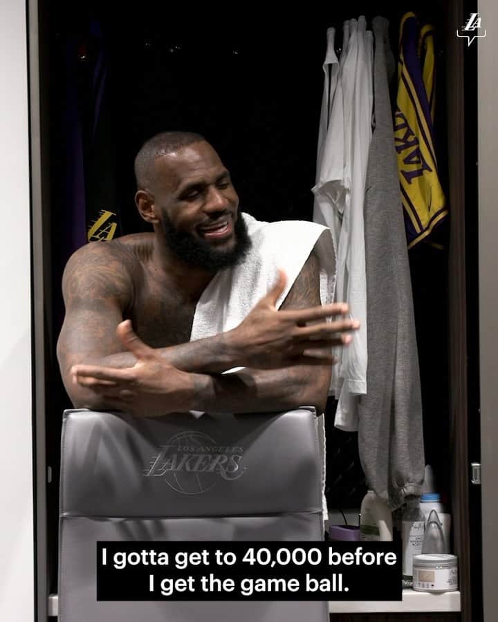 Los Angeles Lakersのインスタグラム：「“You gotta get to 40,000 before you get the game ball” 🤣」