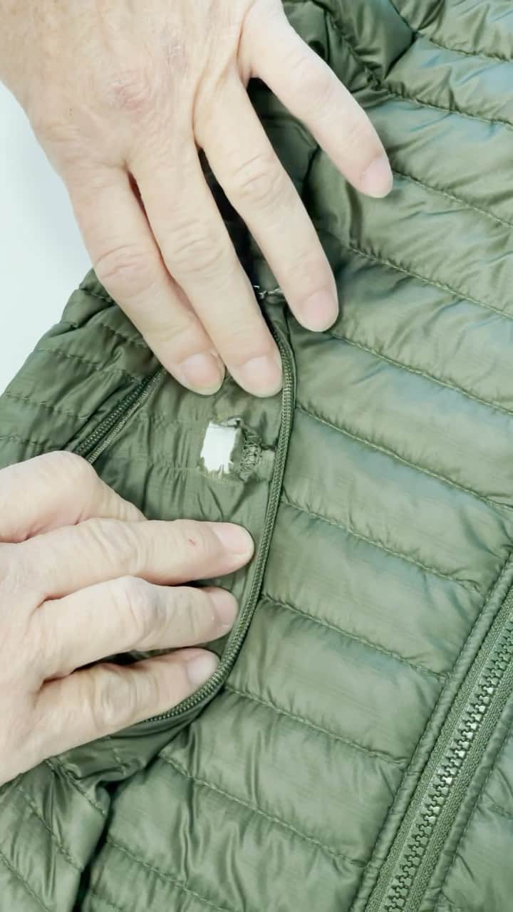 L.L.Beanのインスタグラム：「If winter jacket season hasn’t hit where you are, it’s right around the corner. Here are a few tips from our experts to give your down jacket a little extra life if it’s sporting tears or spitting feathers.」