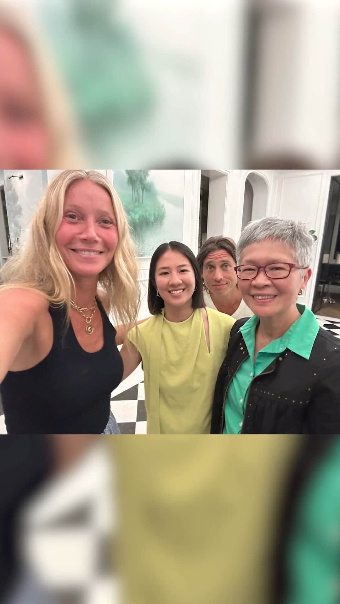 グウィネス・パルトローのインスタグラム：「A full house makes me happy. I had the pleasure of hosting Lily and Mimi at my guest house in Montecito recently—I loved getting to know them over dinner and sharing my home with them so they could rest and recharge. Big thanks to @airbnb for bringing us together. I really admire their mission to make the world less lonely by helping us all forge deeper connections.」