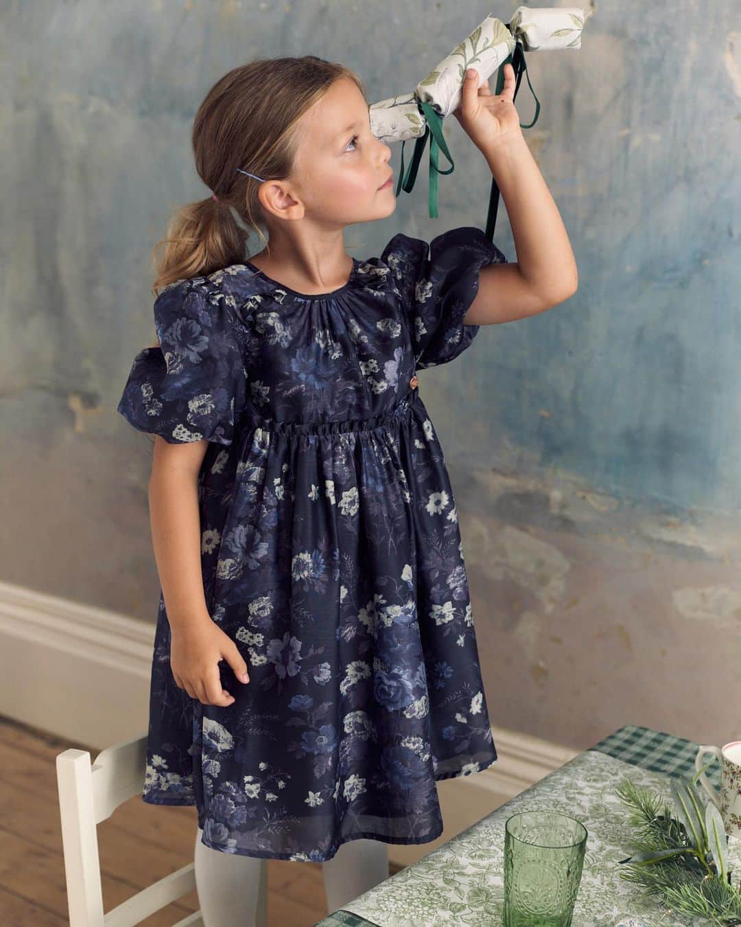 ローラアシュレイのインスタグラム：「Get your little ones ready for the festive season.  Adorned by iconic prints from the Laura Ashley archive, these charming occasion dresses will be the perfect outfit for the pending Christmas celebrations.  Now available on lauraashley.com and @nextofficial」
