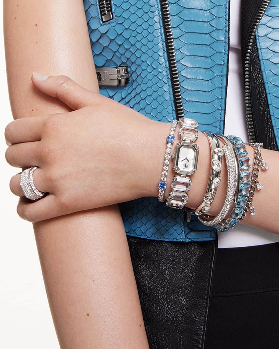 のインスタグラム：「Create Holiday wrist appeal by stacking high. We Celebrate Wonder with the high-glamour layers of the #SwarovskiMillenia-inspired watch alongside the blue hues of #SwarovskiMatrix #SwarovskiDextera #SwarovskiMillenia bracelets.  #Swarovski #CelebrateWonder #CrystalMetamorphosis​​」