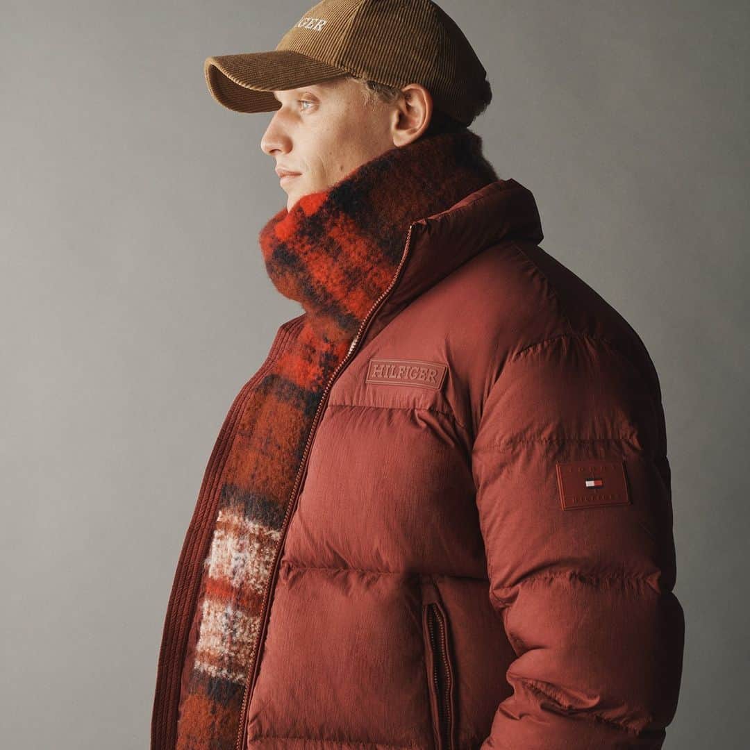 Tommy Hilfigerさんのインスタグラム写真 - (Tommy HilfigerInstagram)「Timeless, tartan and toasty. Kindle your warm winter style. #PufferSeason」11月23日 2時00分 - tommyhilfiger