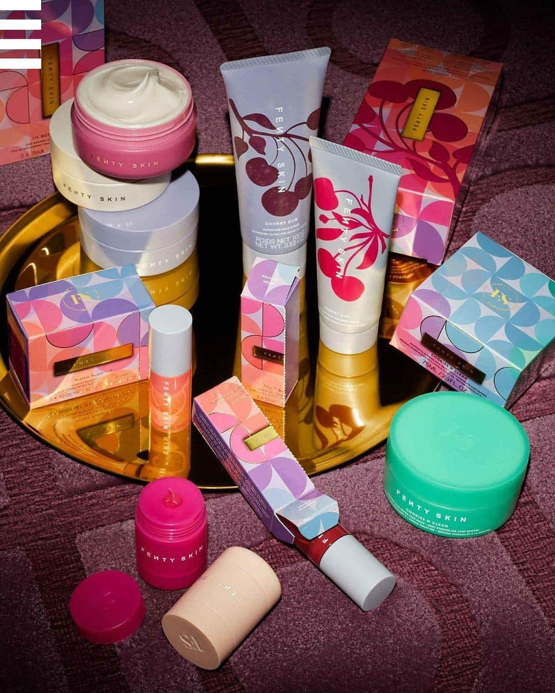 セフォラのインスタグラム：「Commentez des 🤩 si la collection des fêtes de fin d'année @fentyskin vous fait aussi de l'oeil ! ⁣ ⁣ Uniquement chez Sephora.⁣ #SephoraFrance #FentySkin #Skincare #Holidays」