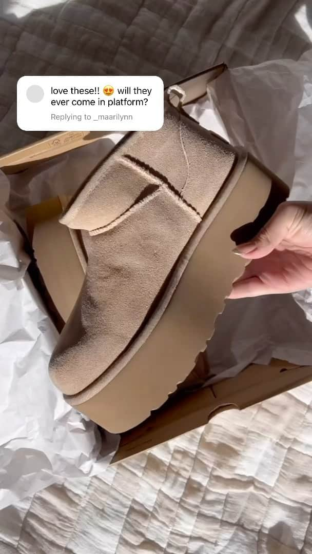 アグのインスタグラム：「Your friendly reminder that the Classic Ultra Mini Platform in Sand is headed to UGG.com US & CA on November 23 @ 12 AM PST.   #UGG #UGGBoots #UggPlatforms #Sand #UggBootsSand」