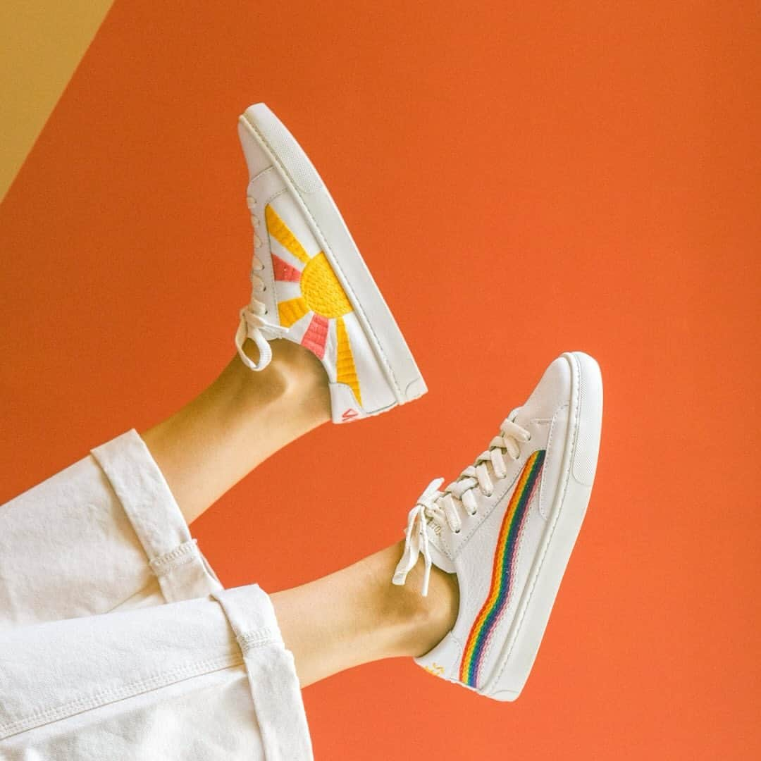 ソルドスのインスタグラム：「The rumors are true, the sun rose early on our Black Friday Sale‼️Cross off that gift list, or stock up on espadrilles, wedges, and sneakers for the new year.  Up to 40% Off Sitewide 💛」