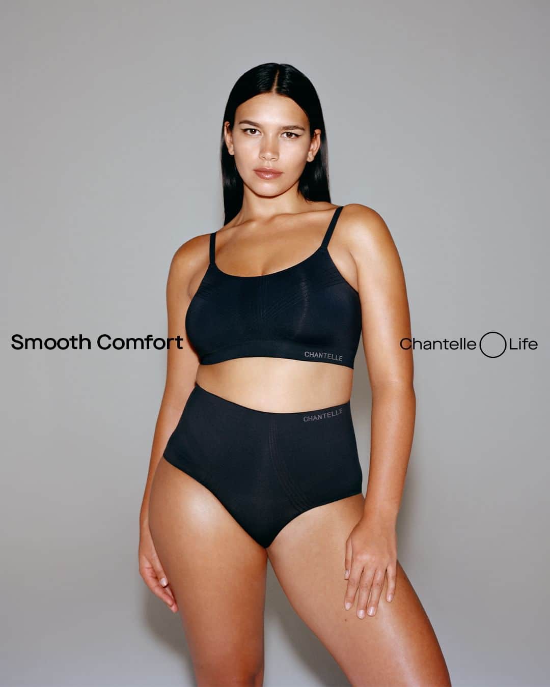 シャンテルさんのインスタグラム写真 - (シャンテルInstagram)「Crafted to sculpt the silhouette while providing maximum comfort.  Ocean is wearing ’Smooth Comfort’ set in 'Black'. Get yours on Chantelle.com   #Chantelle #ChantelleParis」11月23日 2時20分 - chantelle_paris