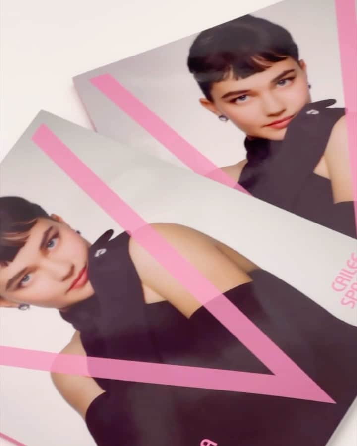 のインスタグラム：「@caileespaeny takes the form of the legendary Audrey Hepburn on the cover of our new V145 Winter 2023 Issue. Take a peak at the cover story to see the complete transformation, photographed by @robrusling123 and styled by @annatrevelyan.  — Have you ordered a copy of our Winter 2023 issue? Be sure to pick up a copy at shop.vmagazine.com + Tap the link in our bio to subscribe to V for one year so you never miss an issue.」