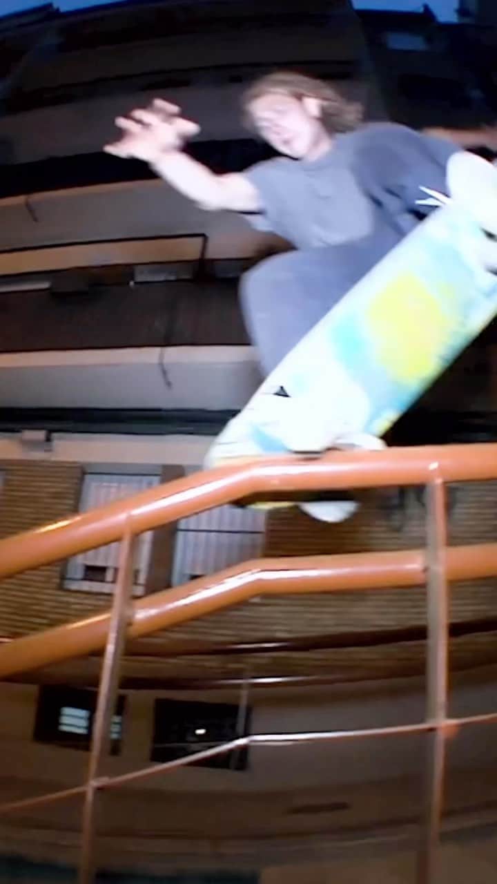 ラカイリミテッドフットウェアのインスタグラム：「@simonbannerot in Barci for BUBBLE 🫧🫧🫧 📹 @packopack  #Lakai」