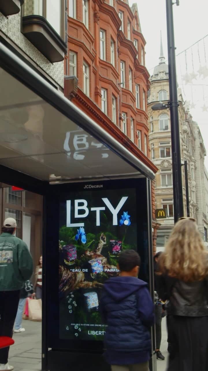 リバティオブロンドンのインスタグラム：「Spotted: #Liberty LBTY. Fragrance hits the streets of London 👀」
